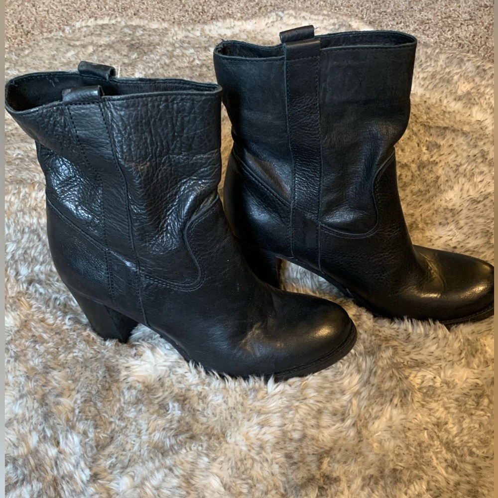 Fatte A Mano Black Leather Ankle Boots